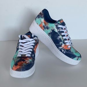 GBG Los Angelea Women’s Backer Lace-Up Sneakers